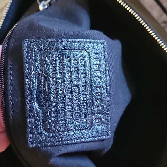 Coach ladies black leather crossbody bag - Picture 4 of 6